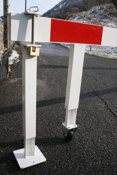 Détail poteau de réception avec fermeture